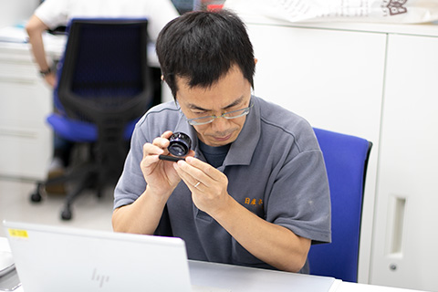 確認している様子